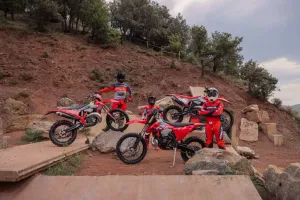 Rieju ra mắt dòng xe 2 thì 300cc cho năm 2027: ba phiên bản MR chuyên biệt