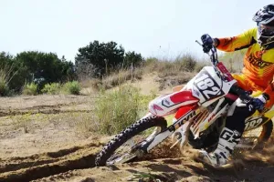 Những đôi giày enduro tốt nhất cho chạy xe đường mòn và đua offroad