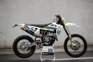 Xe của Pro: Chiếc xe SuperEnduro Huqvarna FE 350 2020 của Billy Bolt